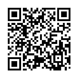 &nb李耀和丁铃铛站在一片残垣断壁之间二维码生成