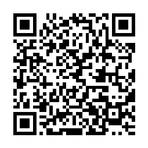 &nb正在伤心流泪之中的佳佳此时才意识到有人闯进了她的房间二维码生成