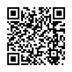 一个个穿着貂皮坐在小马扎上等候消息二维码生成