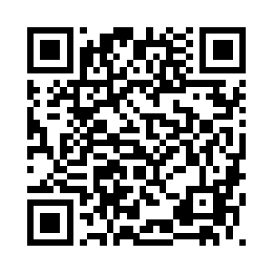 一个人出现在了这一座雕像的面前二维码生成