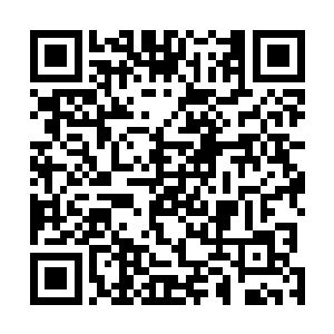 一个古朴的茶壶和四个精致的茶杯就出现在面前的小几上二维码生成