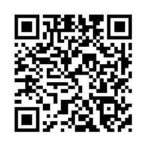 一个小木匣子里装着一个雕刻坏了的桐木人偶二维码生成