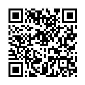 一个广袖古服的年轻男子从夜色中走出来二维码生成