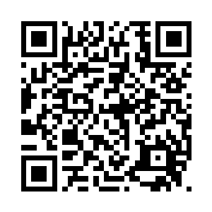 一个机枪射手把身体大部分都缩在了车内二维码生成