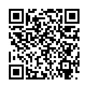 一个泛着三色光华的手帕从她的玉手中飞起二维码生成