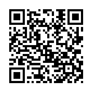 一个白发苍苍的老头跟着赵书平的身边二维码生成