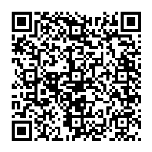 一个看起来满脸沧桑但又透着神秘气息的老女人正跪在一尊造型古怪的石像前虔诚地祈祷着二维码生成