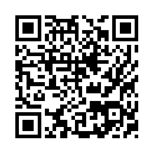 一个穿着月白斓衫的少年站在灵前背着手二维码生成