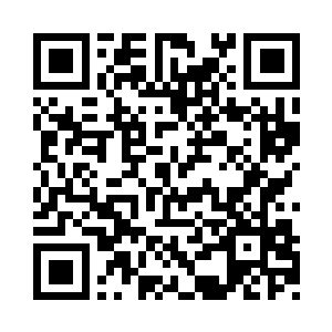 一个身材壮硕的男人缓缓从虚空中走了出来二维码生成