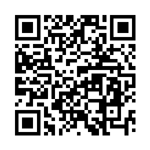 一个身穿青衫的美丽少女对着阿古传音二维码生成