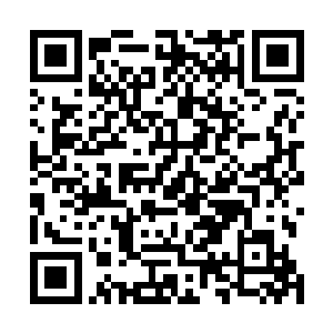 一个躲在扭曲空间中的人影像是死狗一样被林铭轰了出来二维码生成