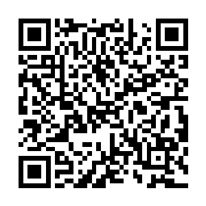 一个银币就从黑铁之堡的空间里无声无息的被张铁取了出来二维码生成