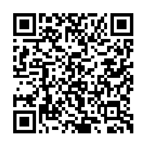 一个青年突然眼睛瞪圆不敢相信耳朵听到的事情二维码生成