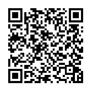 一些突破了黑铁效应的兵器和盔甲也放在这里的兵器架上二维码生成