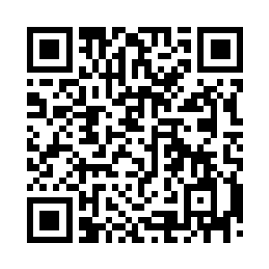 一位原本正在挑灯观图的中年青衣儒士抬起头二维码生成