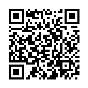 一位又一位乘客从商船内部走了出来二维码生成
