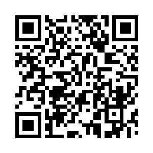 一位老者对着一位三十出头的男子道二维码生成