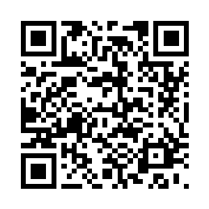 一低头就从老妈的胳膊底下钻了过去二维码生成