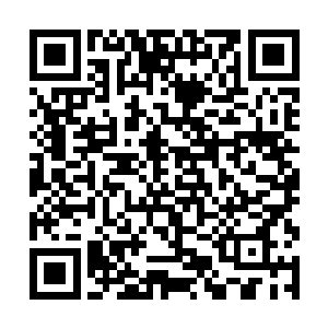 一双妩媚的眼睛仿佛浸在水中的蓝宝石一样动人心魄二维码生成