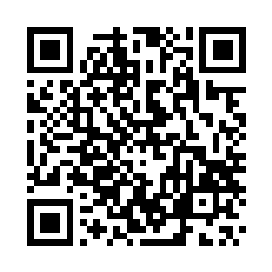 一双灵动的眼睛也是扑闪扑闪的望向那边二维码生成