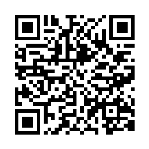 一双眼睛平淡无奇的与说话的那人对视着二维码生成