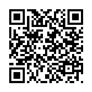 一双迷人的丹凤眼闪烁着异样的锋芒二维码生成