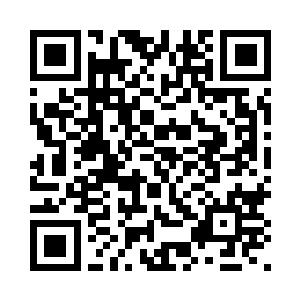 一发发火箭弹落在小镇外的荒山上二维码生成