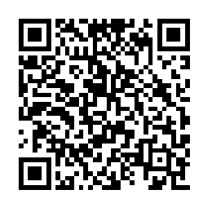 一叠薄薄的学生资料孟南却突然间觉得重愈千斤二维码生成