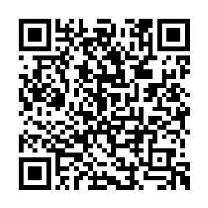 一只小型的飞天神舟泛着一层淡淡的银白色光芒二维码生成