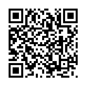 一只巨大的石手直接从脚下的大地伸出来二维码生成