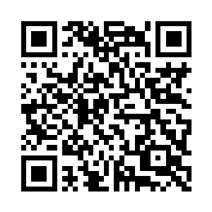 一只巨大的铁手从金属墙壁上狠狠的插了进来二维码生成
