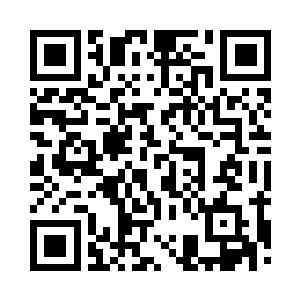 一只青虫附在树干上缓缓扭转自己的身体二维码生成