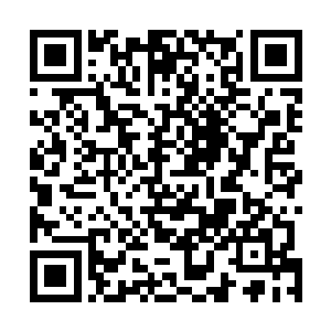 一名三角洲队员急忙拿出急救包给贝克威斯伤口消毒包扎二维码生成