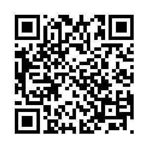 一名男子浑身是血的看着面前的那个人二维码生成