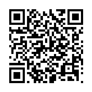 一名站在迪飞身旁的东京大学代表队球员二维码生成