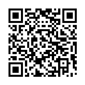 一名英挺的男子身影站在狂风呼啸的尽头二维码生成