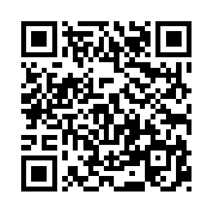 一名身材超过两米五的巨汉就这样站在车上二维码生成