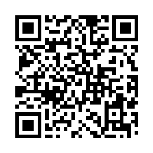 一名身材魁梧的大汉寸步不离的紧紧跟随二维码生成