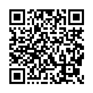 一名身穿布衣的老者正闭着双目盘膝坐在床上二维码生成