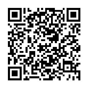 一名身穿灰色长袍的老者从景家的禁地中腾云而来二维码生成