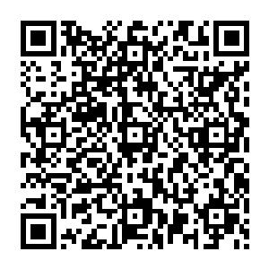 一名随从看到周盛波只是用一根带黑头的细木棍在一个小纸盒子边上擦了两下就点着了火二维码生成