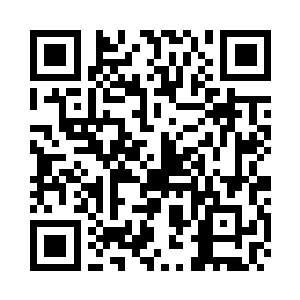 一头雪白的北极狐正蜷缩在地面上二维码生成