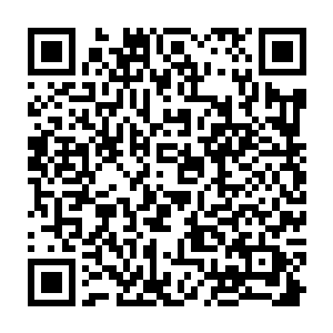 一封送到了还在军中的墨修尧手中而另一封则送到了西北璃城的定王府中二维码生成