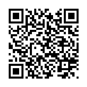 一座城堡内这些公子小姐聚集在一起二维码生成
