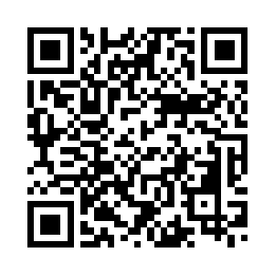 一把抓住最右边的那名死士的手臂二维码生成