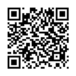 一把掌拍在云二的肩膀上小声的说二维码生成