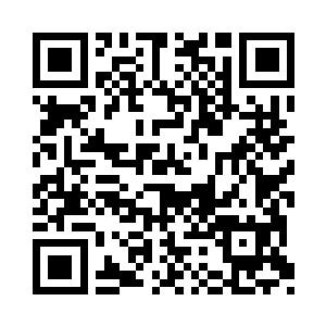 一抹蓝色的身影脚踏着落下的大石飞身下来二维码生成