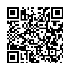 一排排房屋衬托在一颗颗古树之中二维码生成