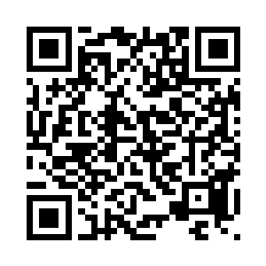 一旁的墙边还摆着些半旧的架子鼓二维码生成