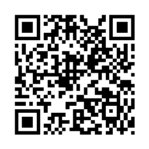 一枚黑色徽章却诡异的从他身上掉落出来二维码生成